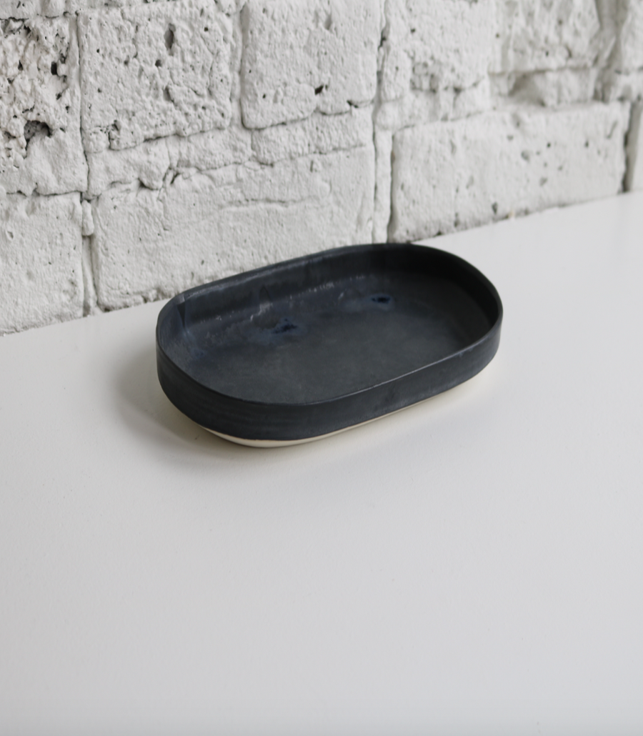 Medium Oval Tray, Jet Black